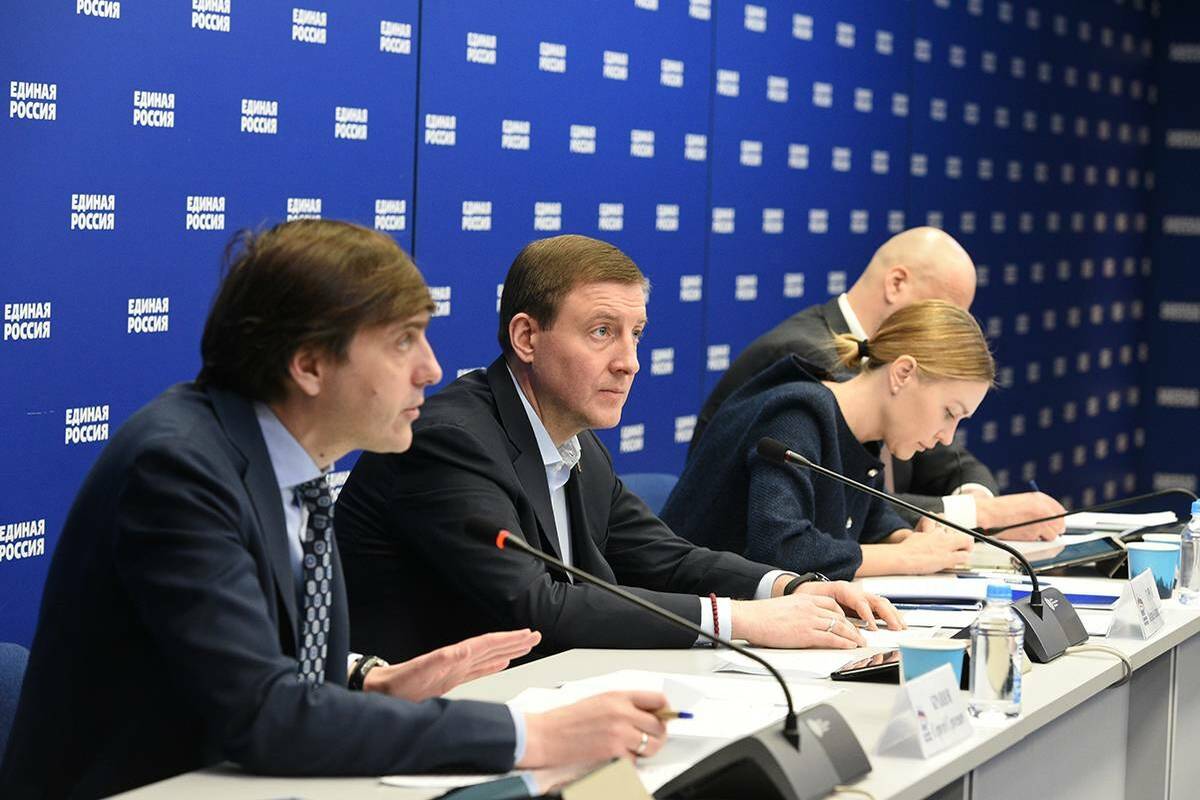 Андрей Турчак отметил работу по капремонту школ приграничной Брянщины