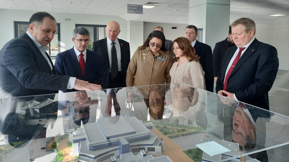 Делегация из Кубы посетила брянский Дворец единоборств