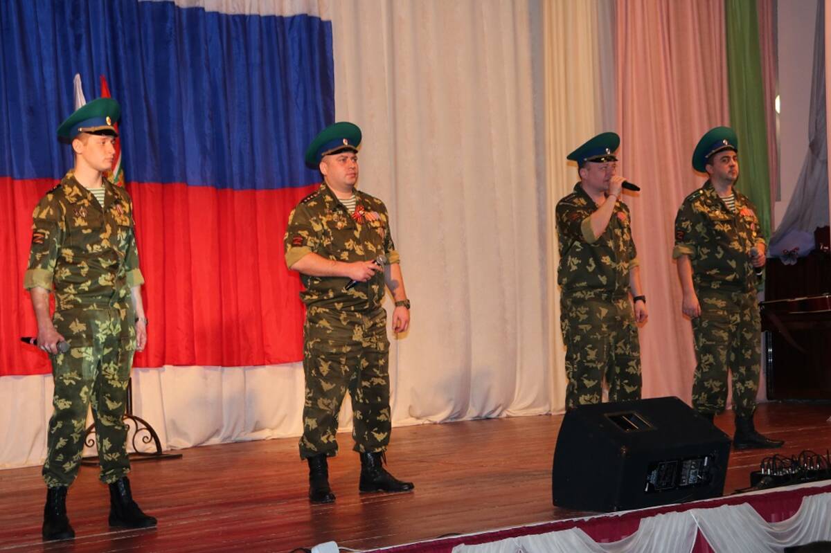 В Стародубе поздравили сотрудников Пограничного управления ФСБ России по Брянской области