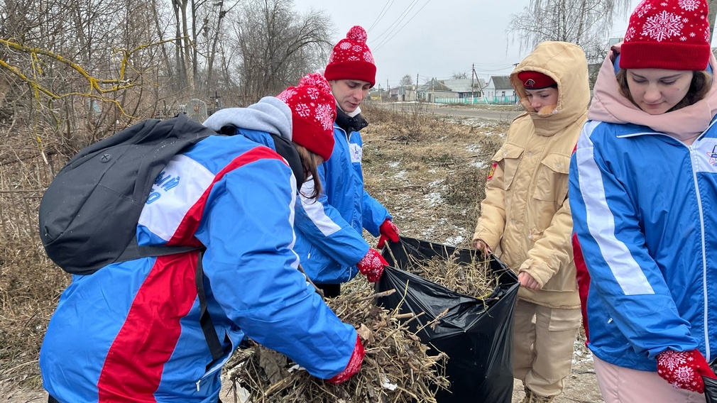Студенты Брянского филиала РАНХиГС благоустраивают памятные места