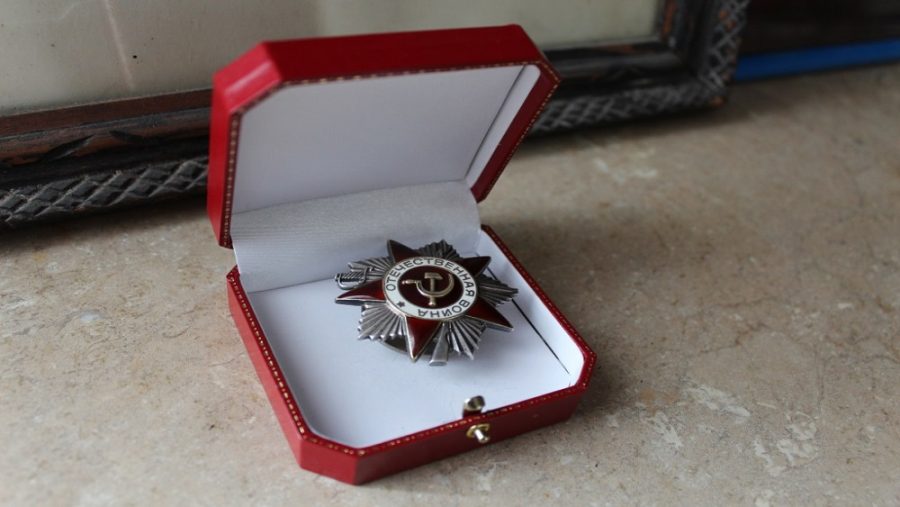 В Брянске полиция вернула родственникам ветерана войны похищенный орден