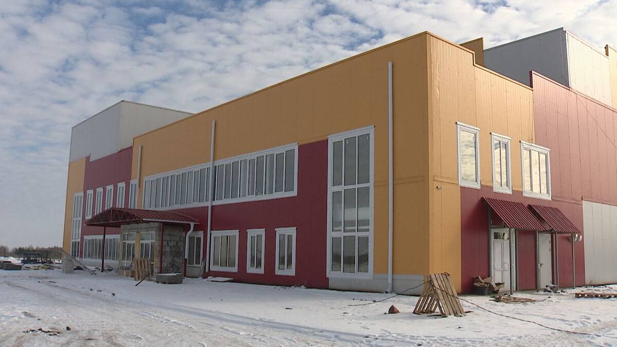 В Выгоничах завершается строительство ФОКа за 100 млн рублей