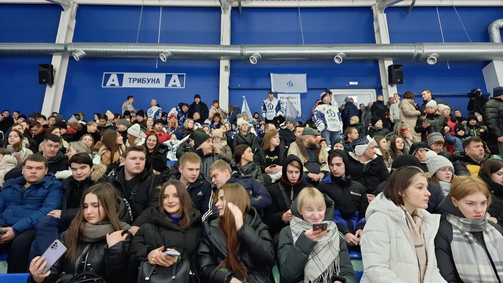 В Брянске проходит товарищеский матч по хоккею