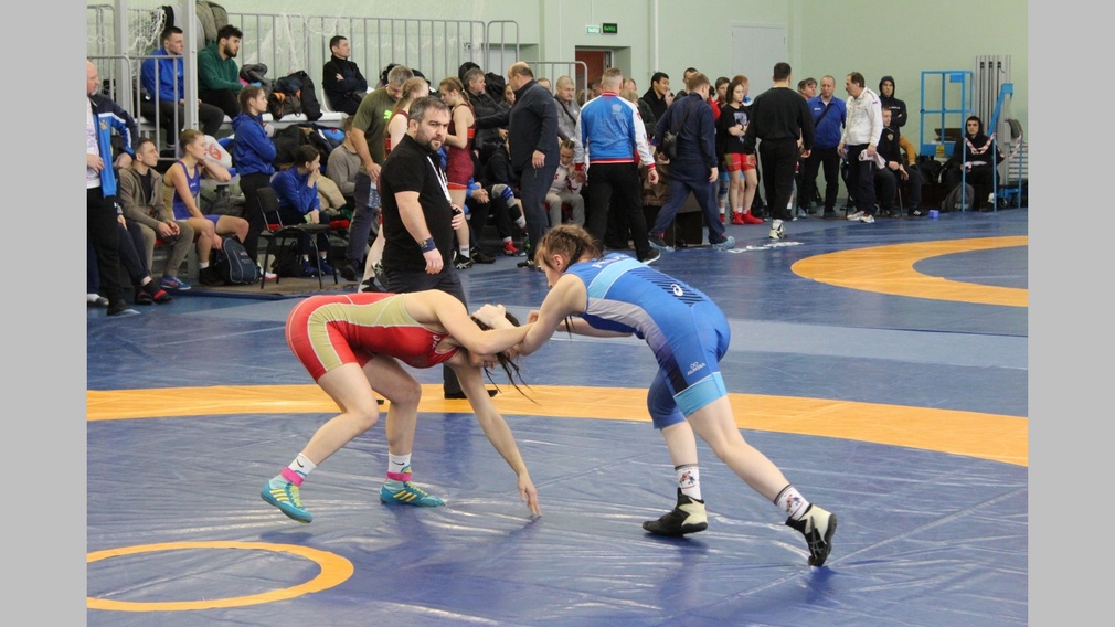 В Брянске 10 февраля проходит первенство ЦФО по спортивной борьбе