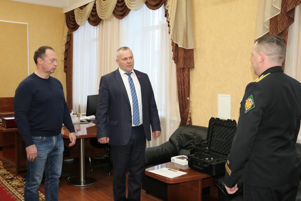 Брянским воинам-пограничникам вручили новую спецтехнику