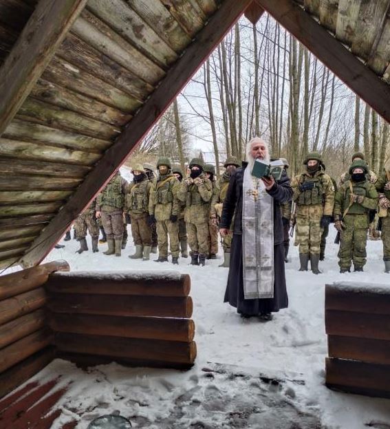 Брянский священник  бойцов СВО благословил