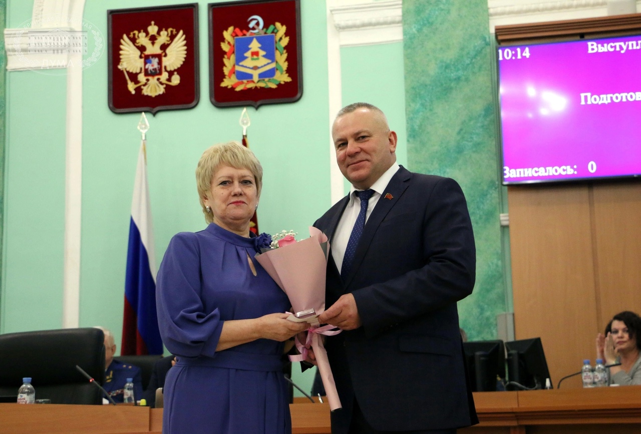 Заместитель директора по учебной работе из Карачева удостоена звания «Заслуженный работник образования Брянской области»