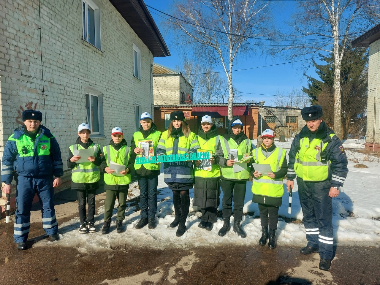 Сотрудники Карачевской Госавтоинспекции и ЮИДовцы провели совместную акцию