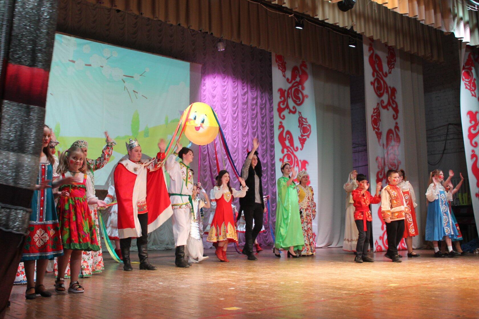 В Карачевском РДК прошло масленичное представление «По щучьему веленью»