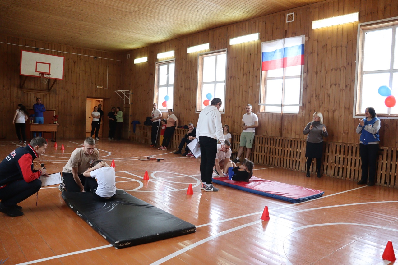 В Карачеве прошла сдача норм ГТО среди семейных команд