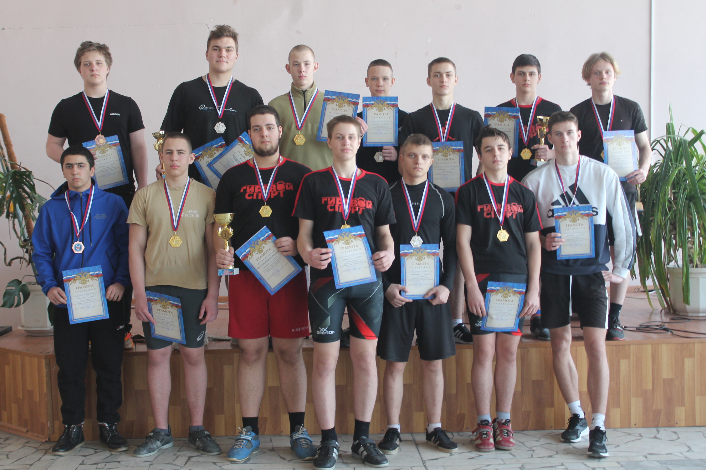 В Карачеве прошло первенство по гиревому спорту