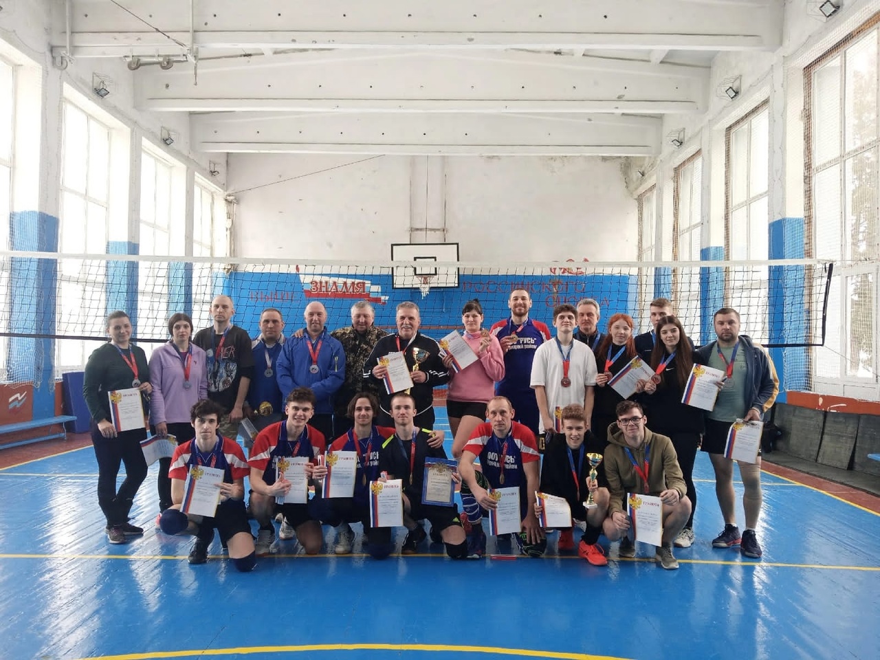 В Карачеве прошел турнир по волейболу среди смешанных команд