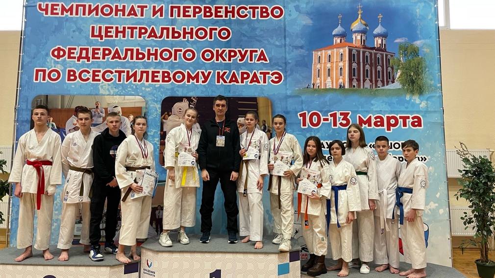 Брянские каратисты завоевали 42 медали на чемпионате ЦФО в Рязани