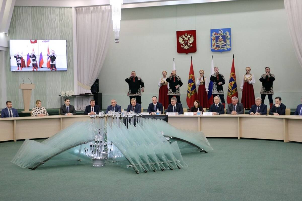 В брянском правительстве поздравили работников сферы бытового обслуживания и ЖКХ