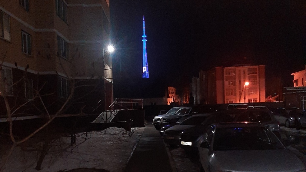 На брянской телебашне в честь героического мальчика Фёдора зажгли яркую подсветку