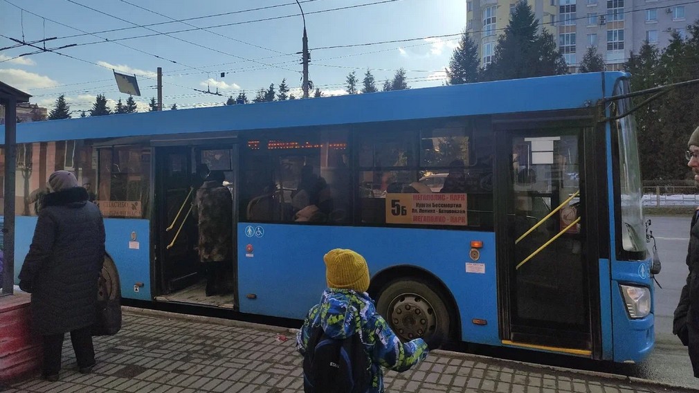 Многодетным семьям Брянщины предоставляется бесплатный проезд в общественном транспорте