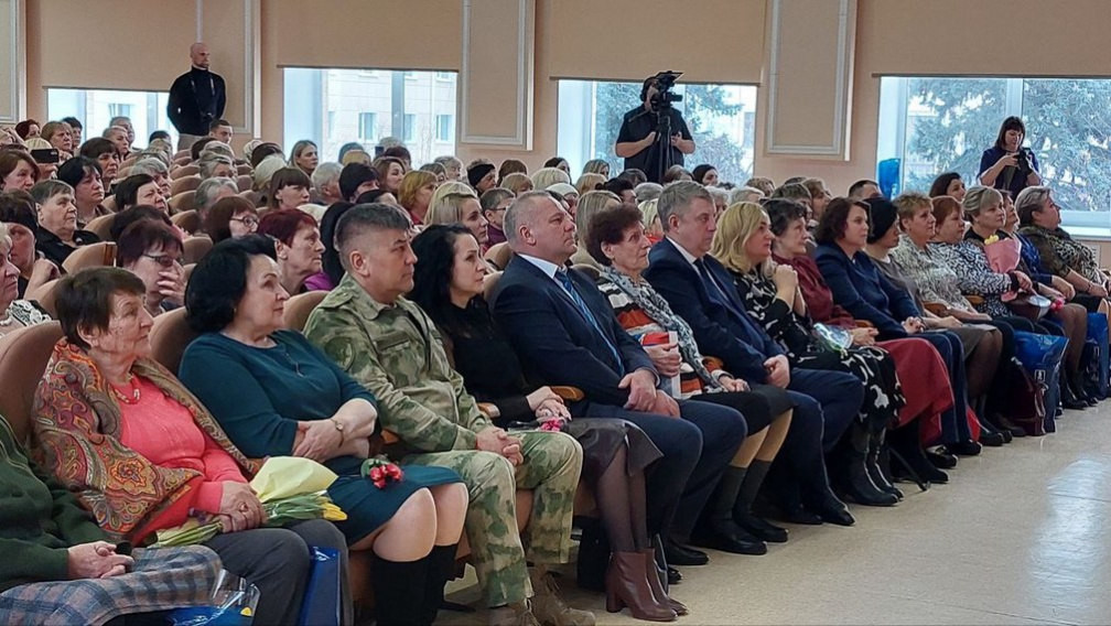 В Брянске прошел концерт к 8 Марта для матерей защитников Отечества