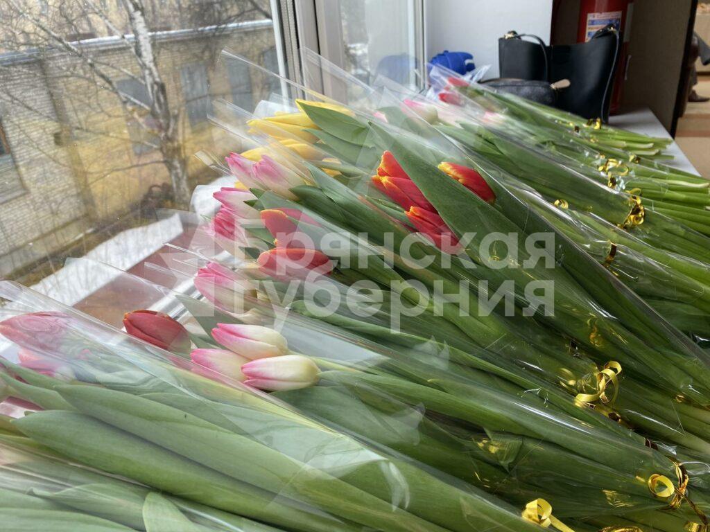 В Брянске матерям и женам участников СВО подарили цветы