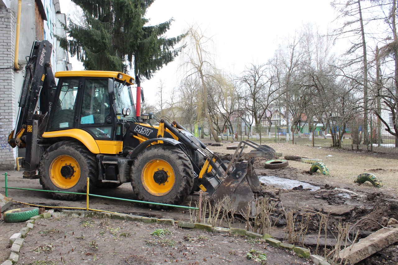 В Карачеве начали обустраивать дворовые территории