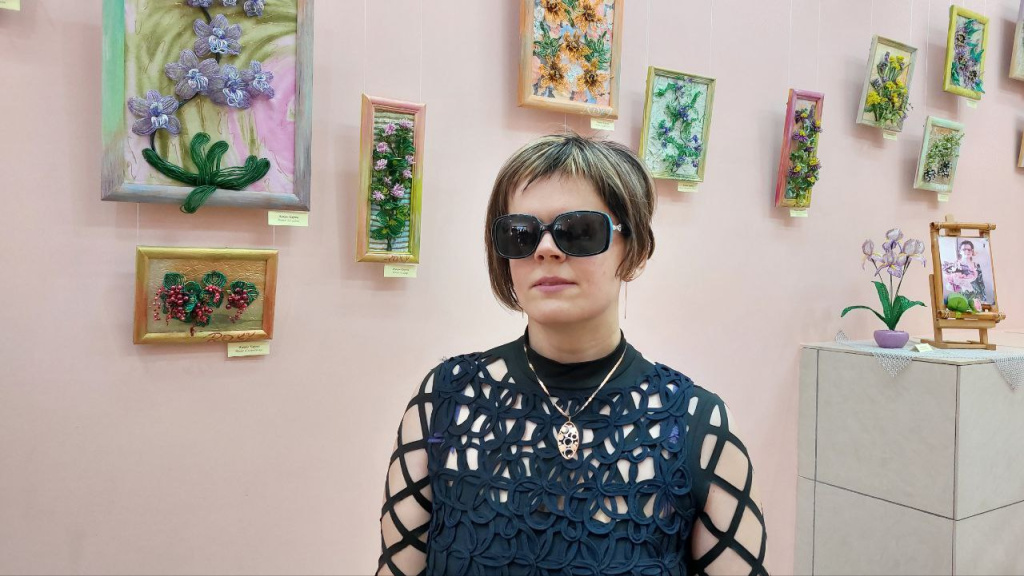 Выставка Карины Жаковой «Я вижу ослепительный мир!» открылась в Брянске