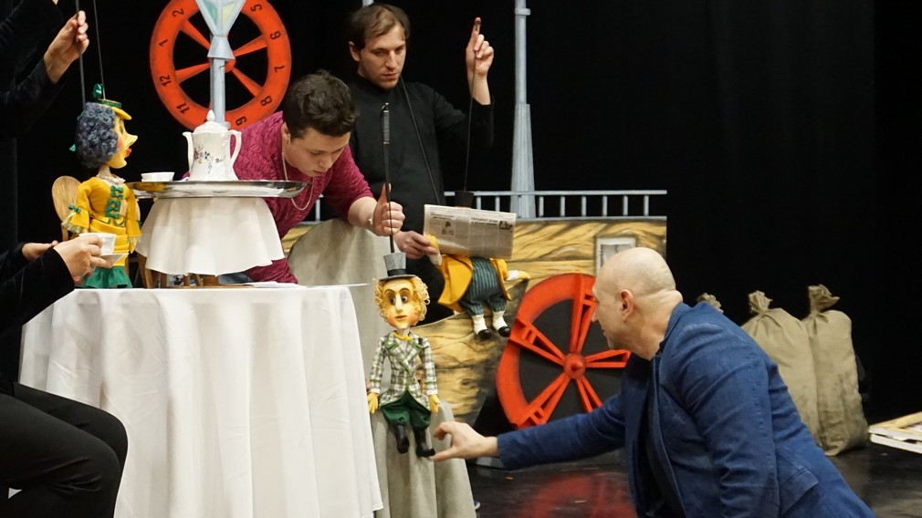 В Брянском театре кукол идет подготовка к спектаклю «Бесприданница»