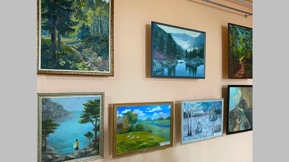 В Климовской библиотеке открыта студенческая выставка