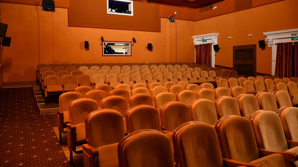 На Брянщине до 2025 года появятся порядка 10 современных кинозалов