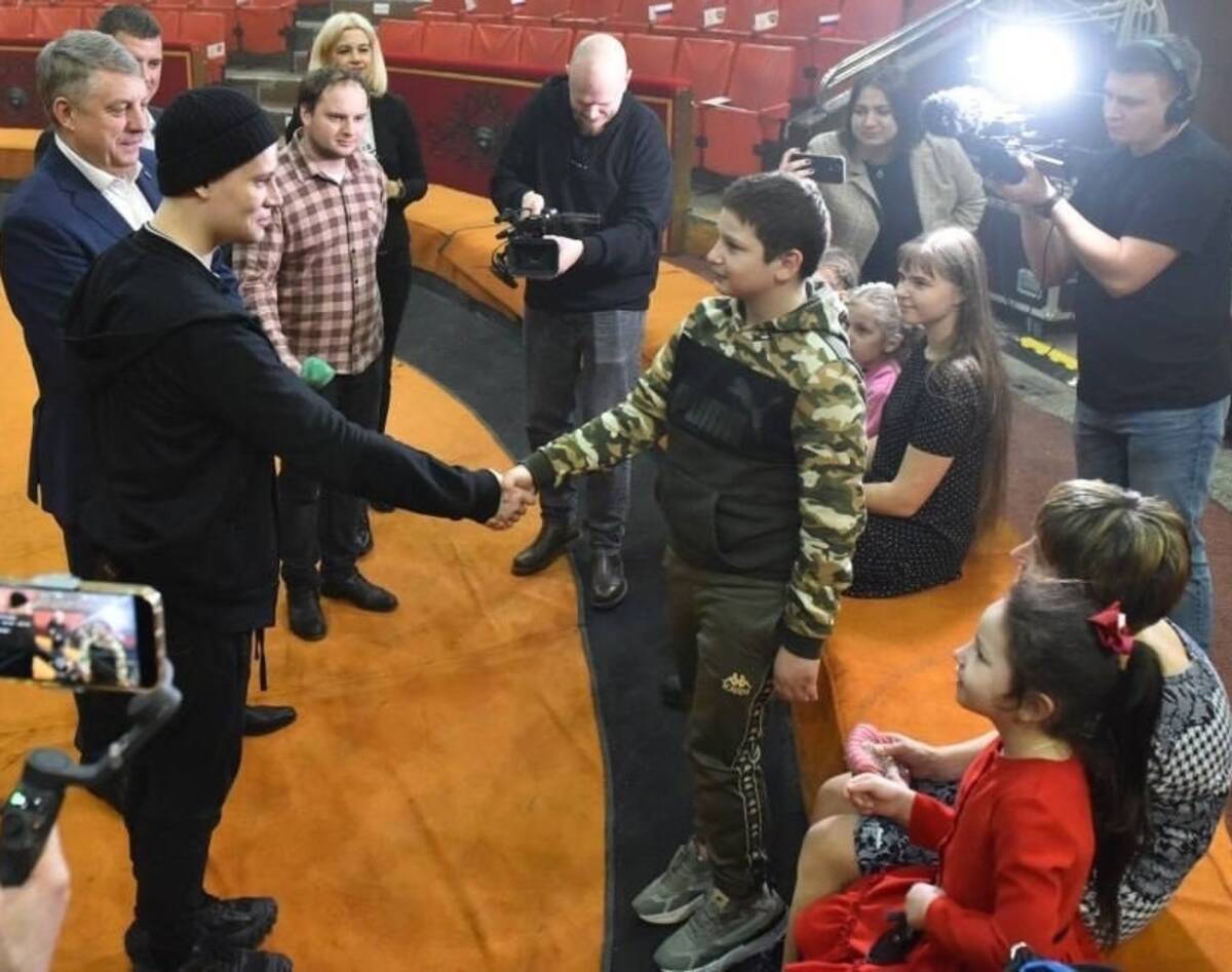 SHAMAN пригласил юного героя Федора на концерт в Брянске