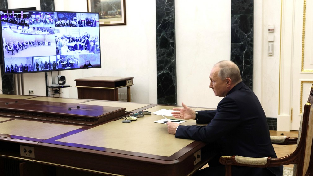 Владимир Путин дал старт Году педагога и наставника в России