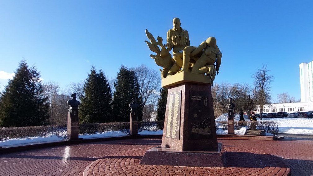 В Брянске у мемориала «Круговая оборона» прошло памятное мероприятие