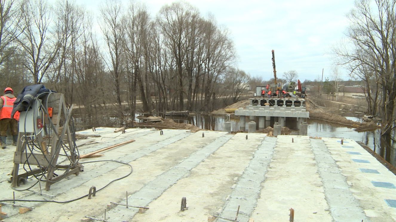 В брянских Клинцах завершается ремонт моста через реку Унеча