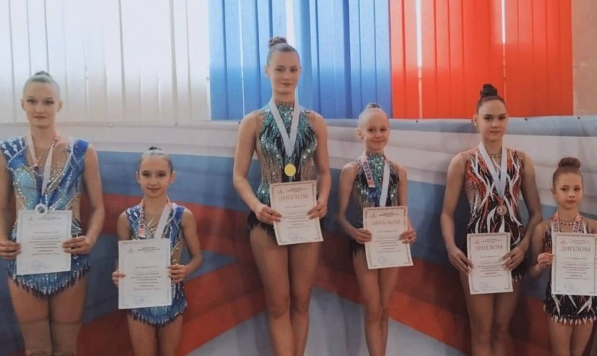 Брянские спортсмены успешно выступили на Чемпионате и Первенстве ЦФО по акробатике