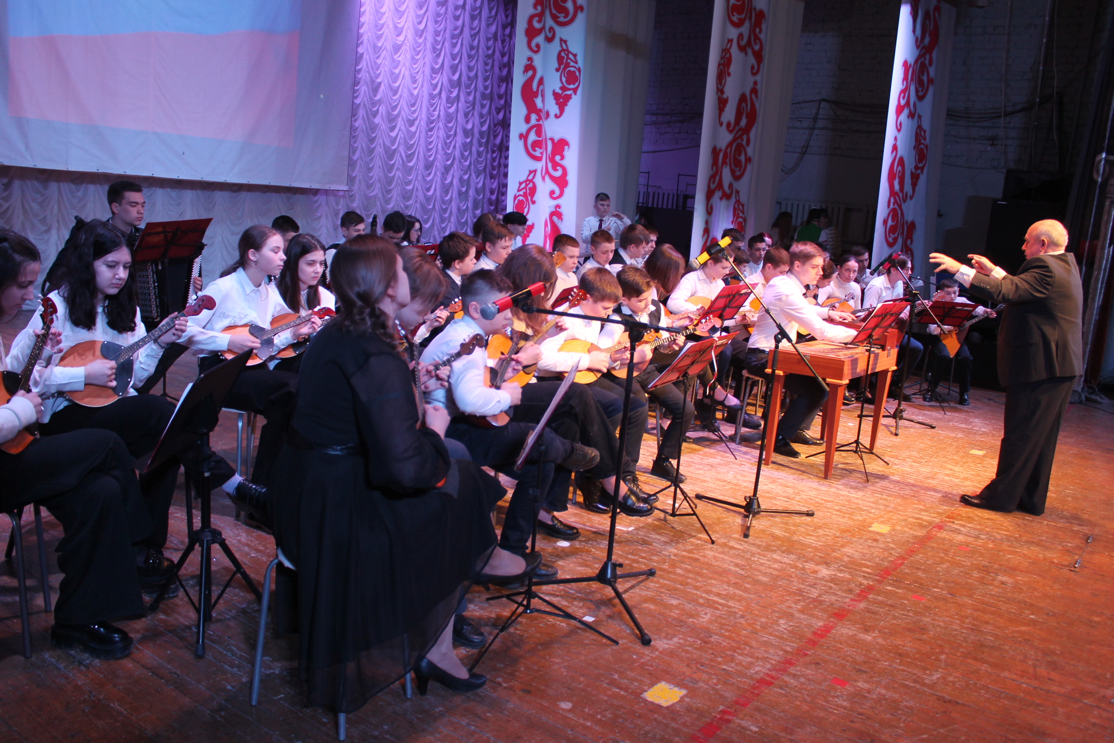 В Карачеве прошел форум–концерт, посвящённый году педагога-наставника