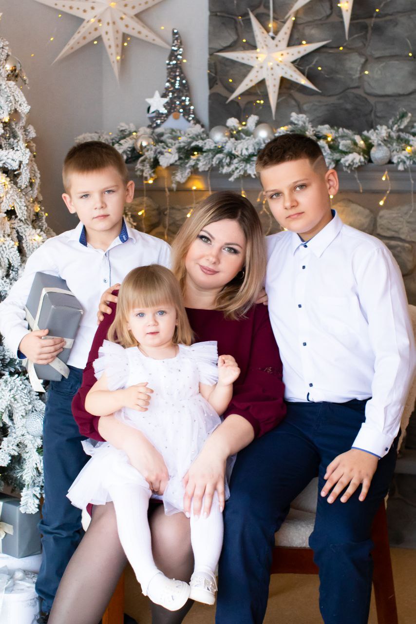 Многодетная мама из карачевского села Вельяминова планирует стать мастером ногтевого сервиса