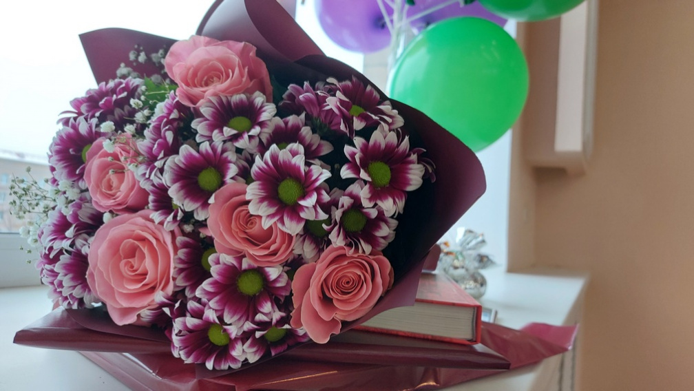 Мужчины Брянской области поздравили женщин с 8 марта флешмобом