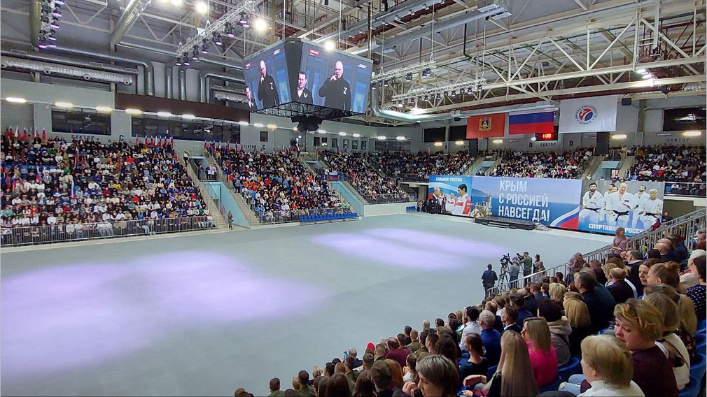 В Брянске  митинг-концерт «Крым, Донбасс, Россия – навсегда!» проходит