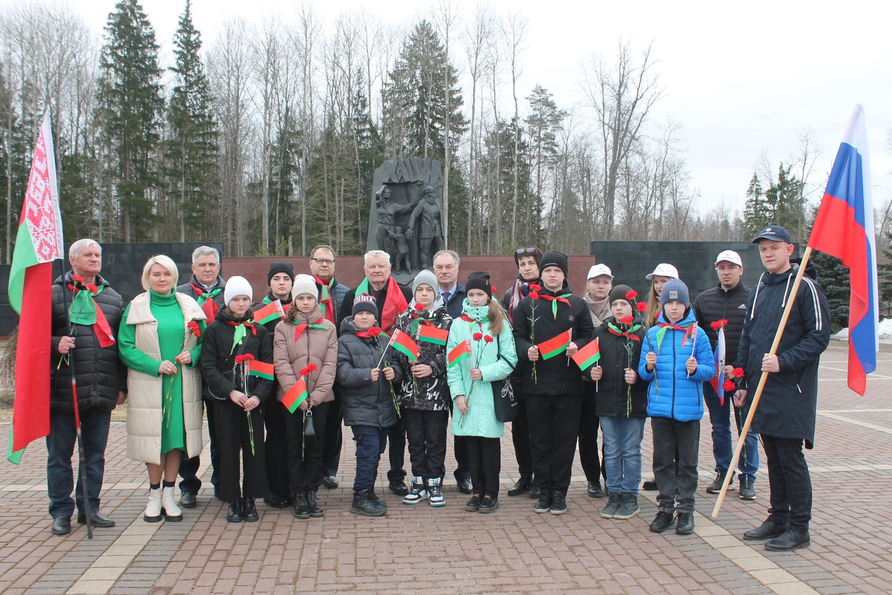 В карачевской Хацуни прошел траурный митинг