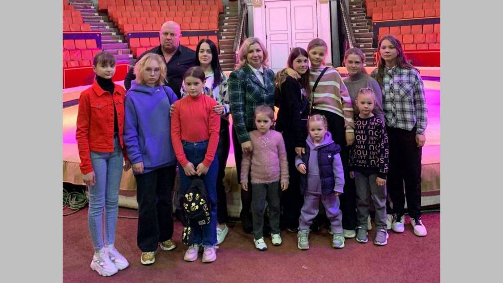 В Брянске для 400 детей воинов Отечества прошло цирковое представление