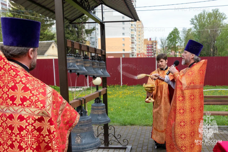 В храме в честь иконы Божией Матери «Неопалимая купина» освятили звонницу