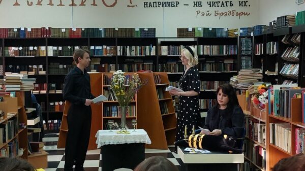 В «Брянсккниге» показали тихотворно-театральную интерпретацию «Мастера и Маргариты»