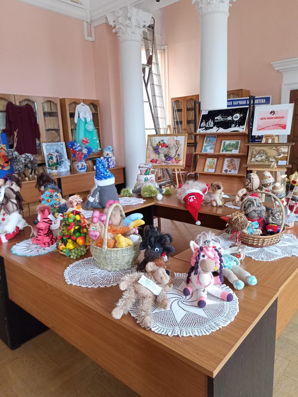 Березовская школа организовала выставку своих  работ