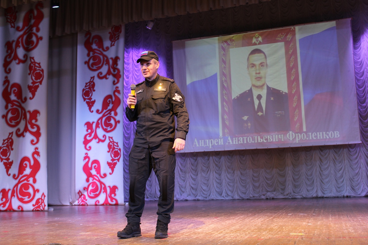 В Карачеве прошла встреча с Героем России Андреем Фроленковым