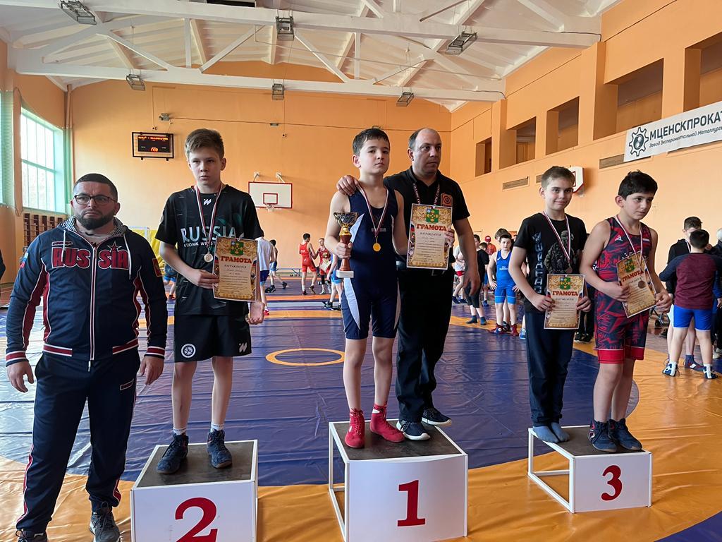 Карачевцы приняли участие в открытом первенстве по вольной борьбе