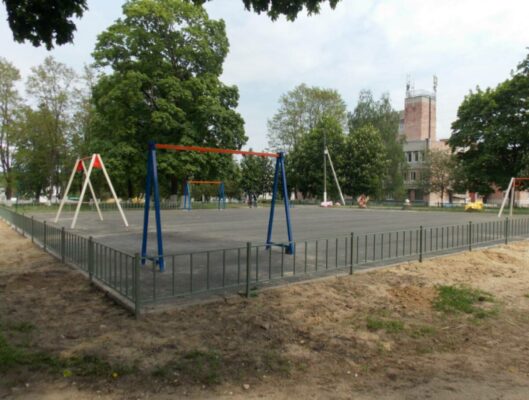 На Брянщине в центральном парке Климовского района  2 детские площадки построят