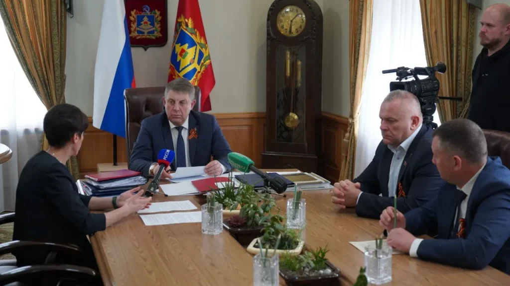 Брянский губернатор Александр Богомаз встретился с главой благотворительного фонда «Ванечка»