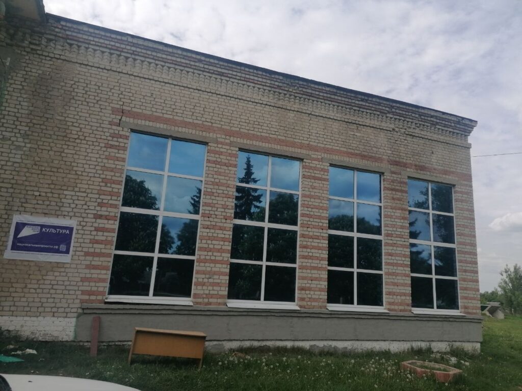 В Выгоничском селе Лопушь по нацпроекту ремонтируют ДК