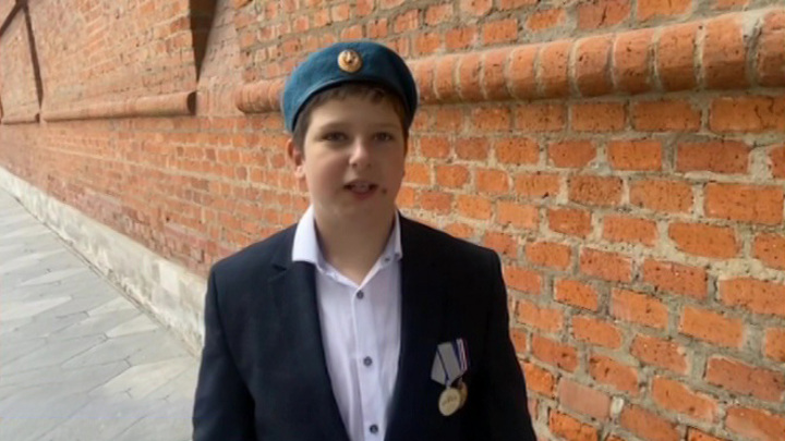 Юный брянский герой Фёдор Симоненко поделился впечатлениями от Парада Победы с корреспондентами федерального телеканала