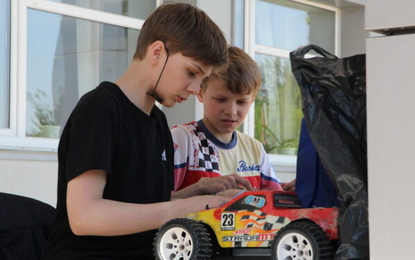 В Брянске состоялись областные соревнования по автомоделям среди школьников