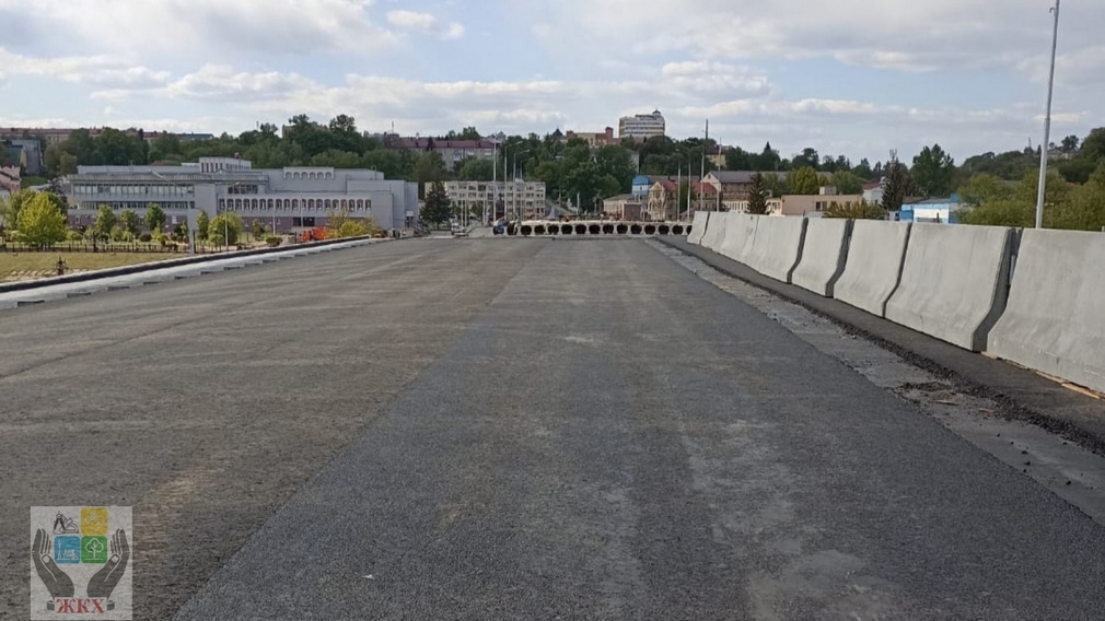 На Славянском мосту в Брянске выполнено устройство нижнего слоя покрытия на 1-4 пролётах моста