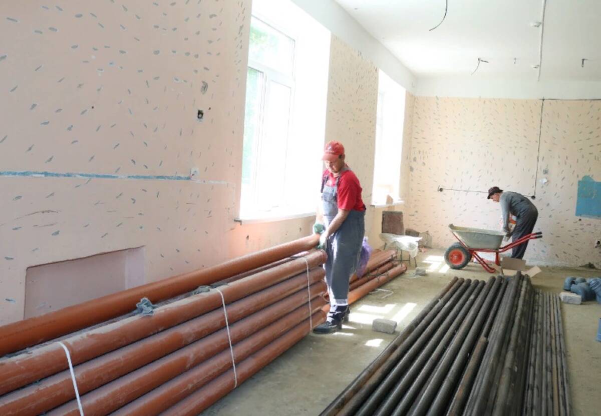 В Комаричском районе сразу два этажа хирургического корпуса ЦРБ  капитально ремонтируют